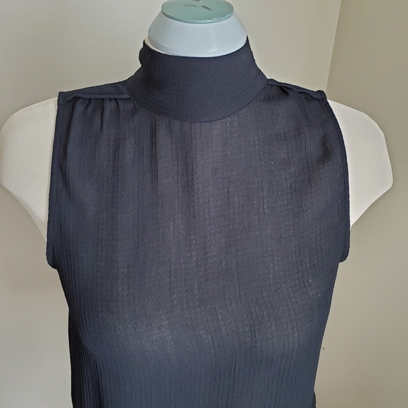 Who What Wear Back Neck Tie Sleeveless Blouse Top Size Small - Picture 2 of 8